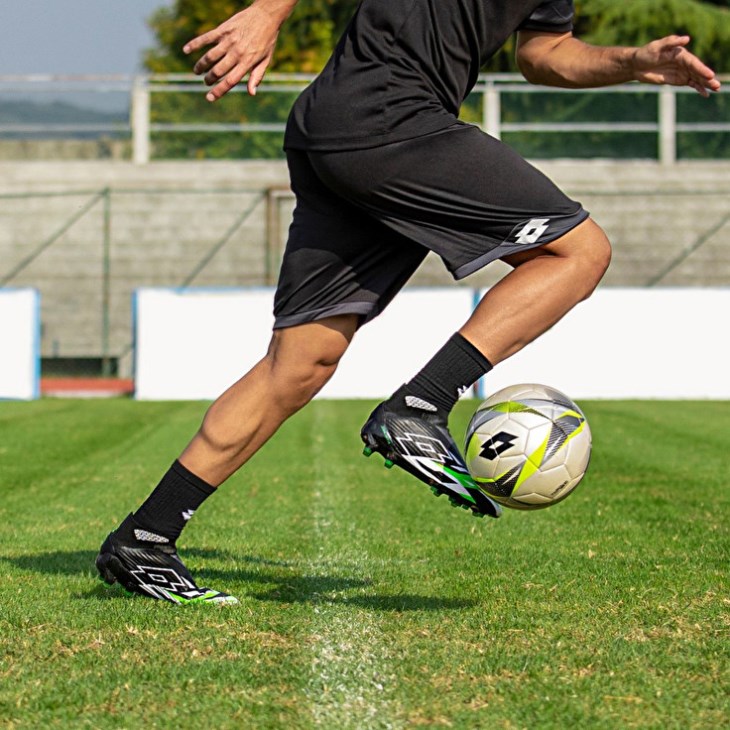 Botas de Futbol Lotto Solista 100 VI Gravity FG Hombre Negras Blancas Verde | DQ278637X8